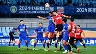中超联赛上海申花对阵成都蓉城比赛录像截图 - 角球争夺瞬间
